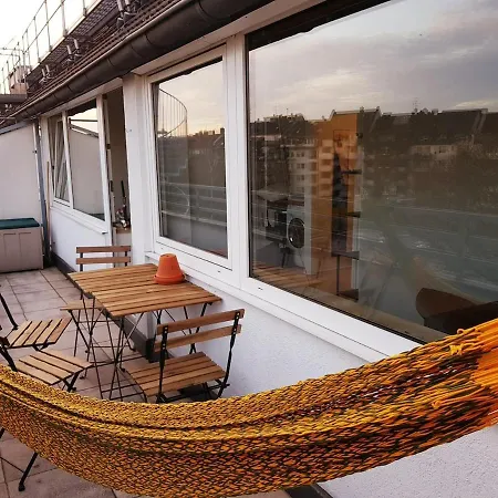 Charming Maisonette With Sun Terrace Appartement Düsseldorf